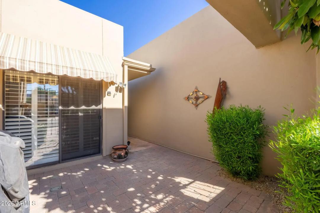 Real Estate Picture 4