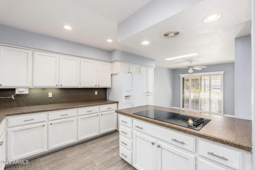Real Estate Picture 18
