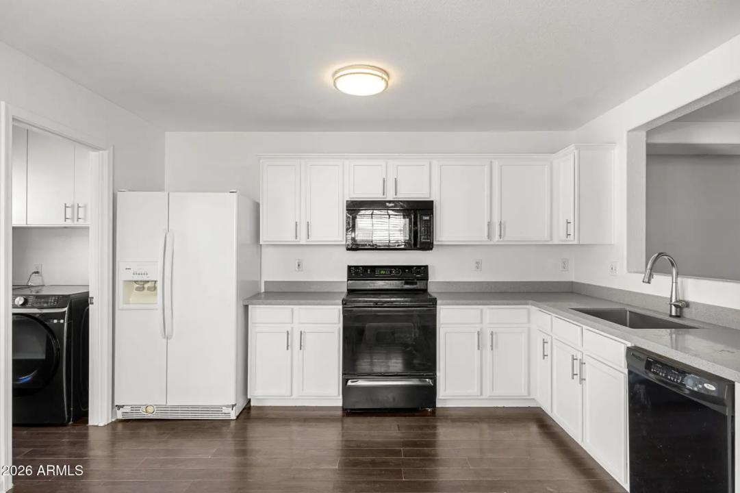 Real Estate Picture 4