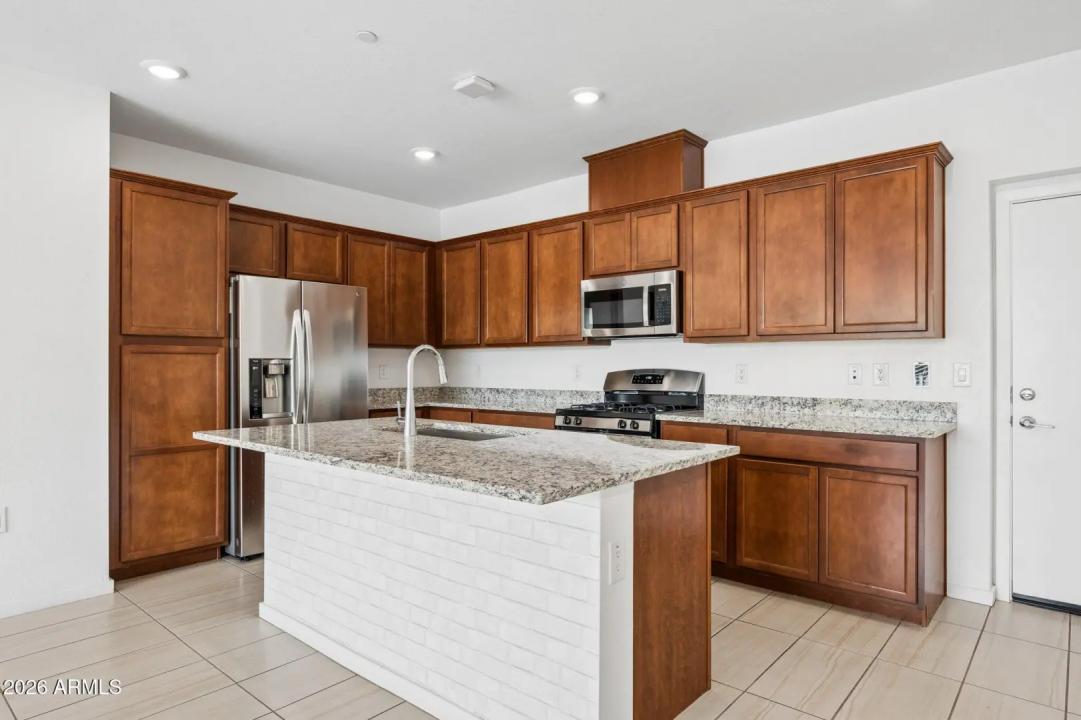 Real Estate Picture 7