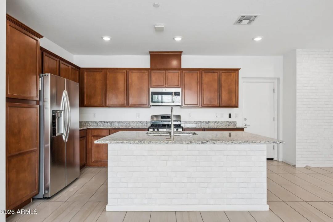 Real Estate Picture 8
