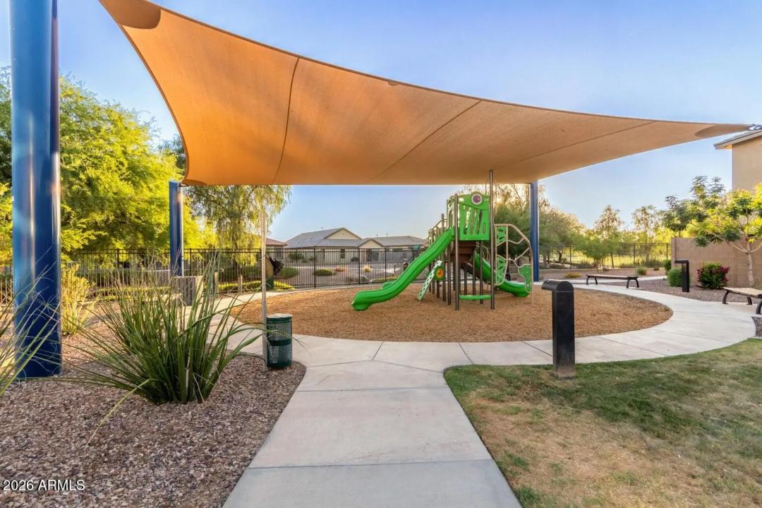 Real Estate Picture 22