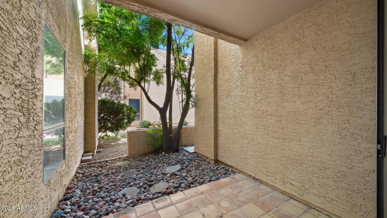 Real Estate Picture 14