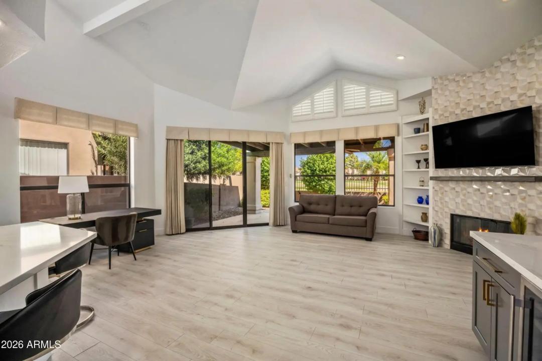 Real Estate Picture 7