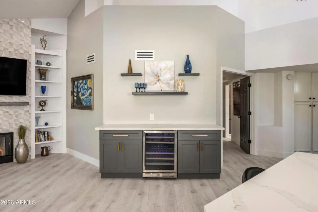 Real Estate Picture 11