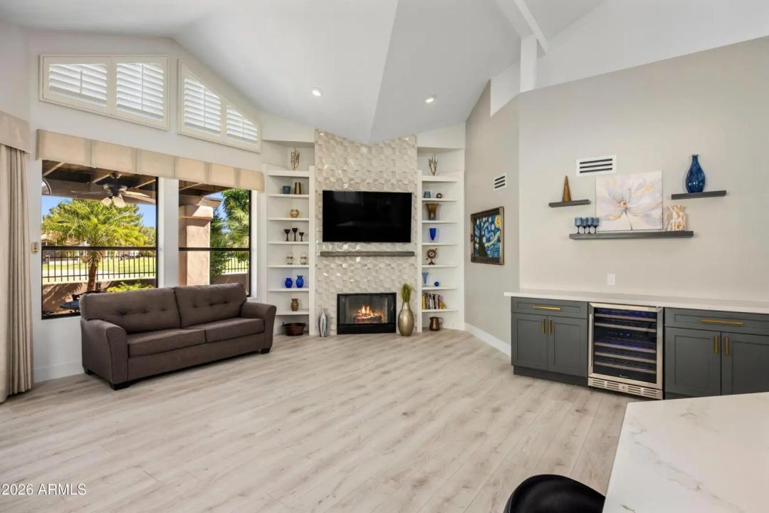 Real Estate Picture 12