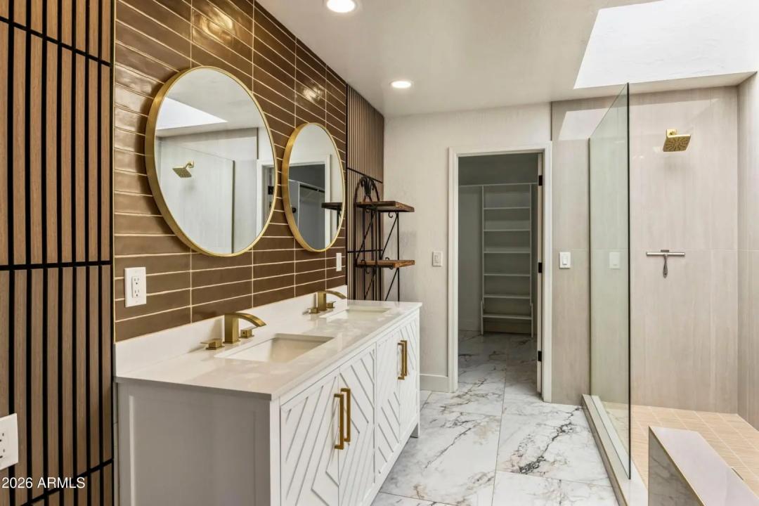 Real Estate Picture 15