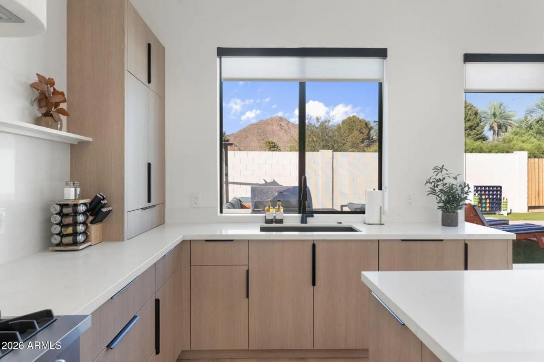 Real Estate Picture 12