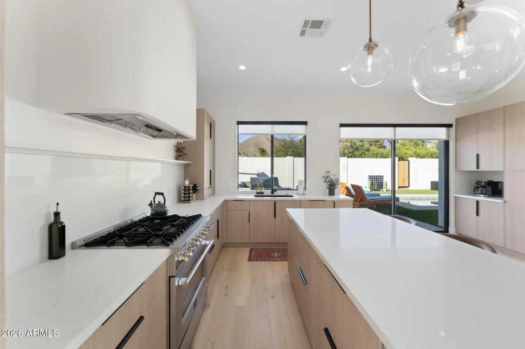 Real Estate Picture 11