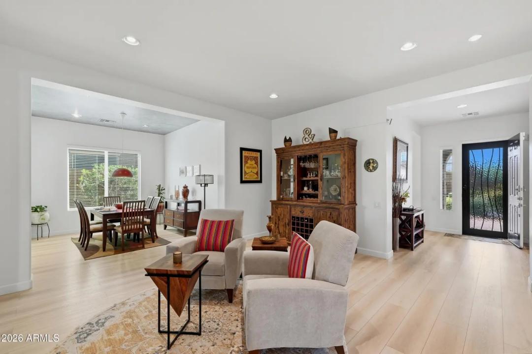 Real Estate Picture 8