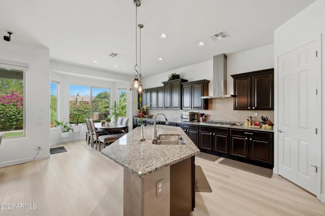 Real Estate Picture 22
