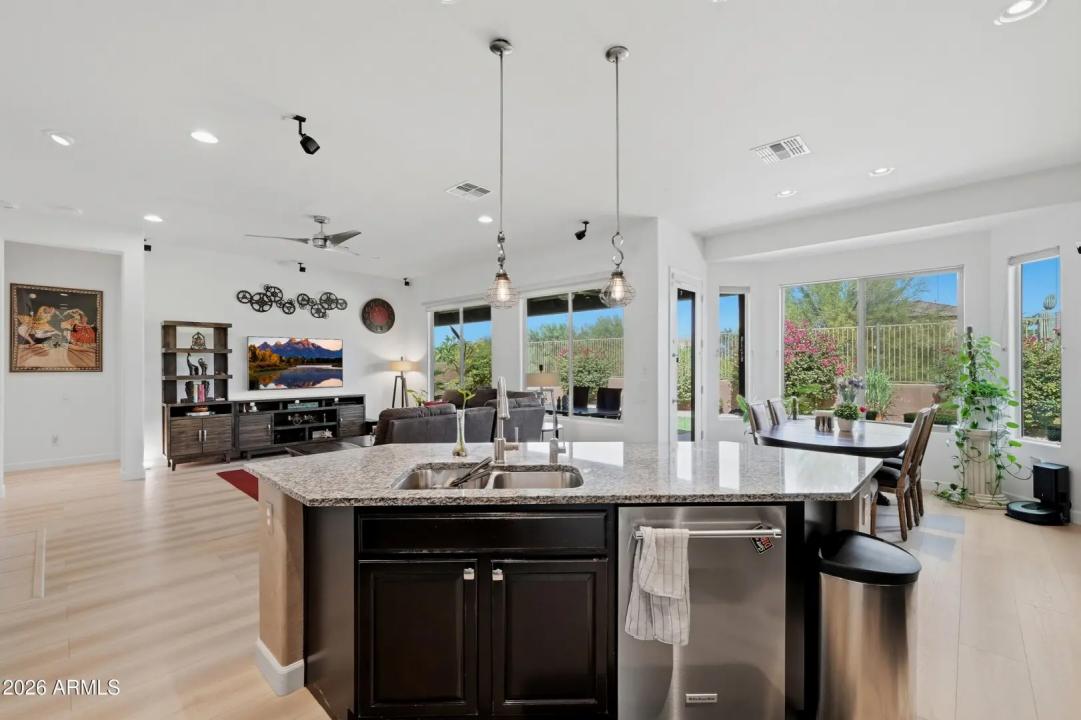 Real Estate Picture 24