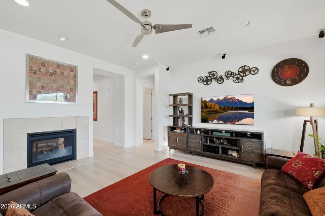 Real Estate Picture 32