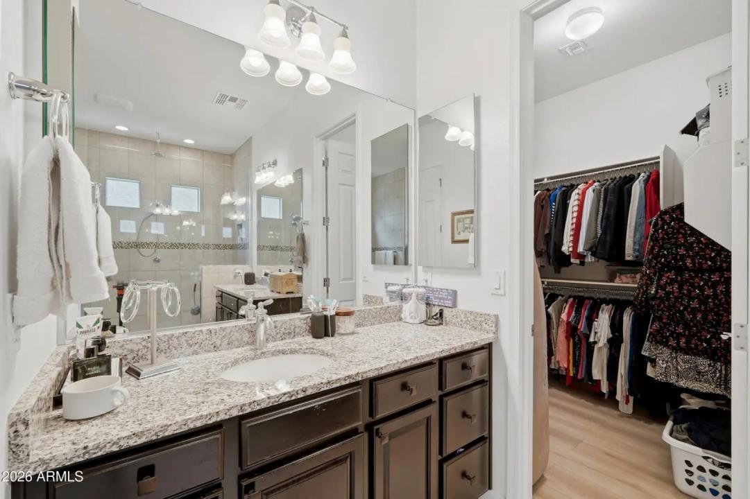 Real Estate Picture 43