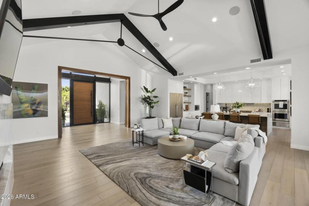 Real Estate Picture 8