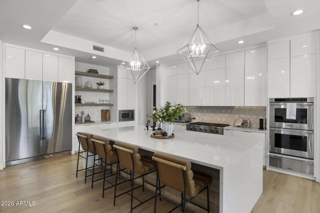 Real Estate Picture 9