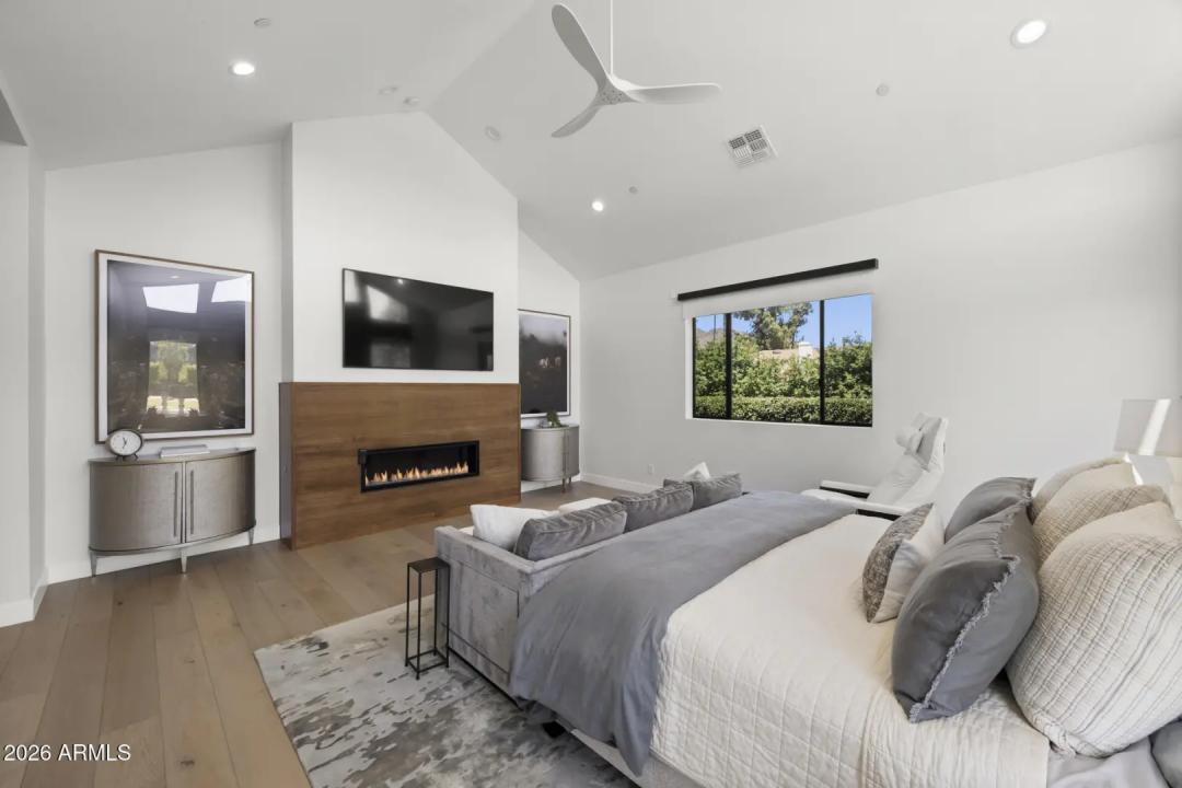 Real Estate Picture 12