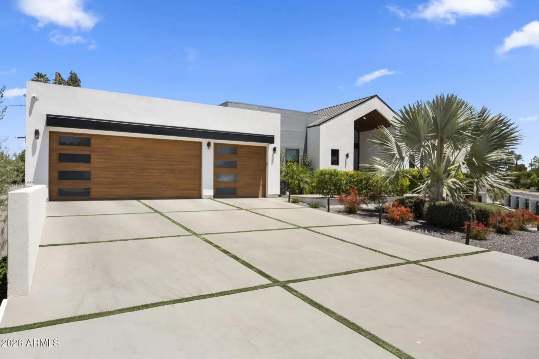 Real Estate Picture 4