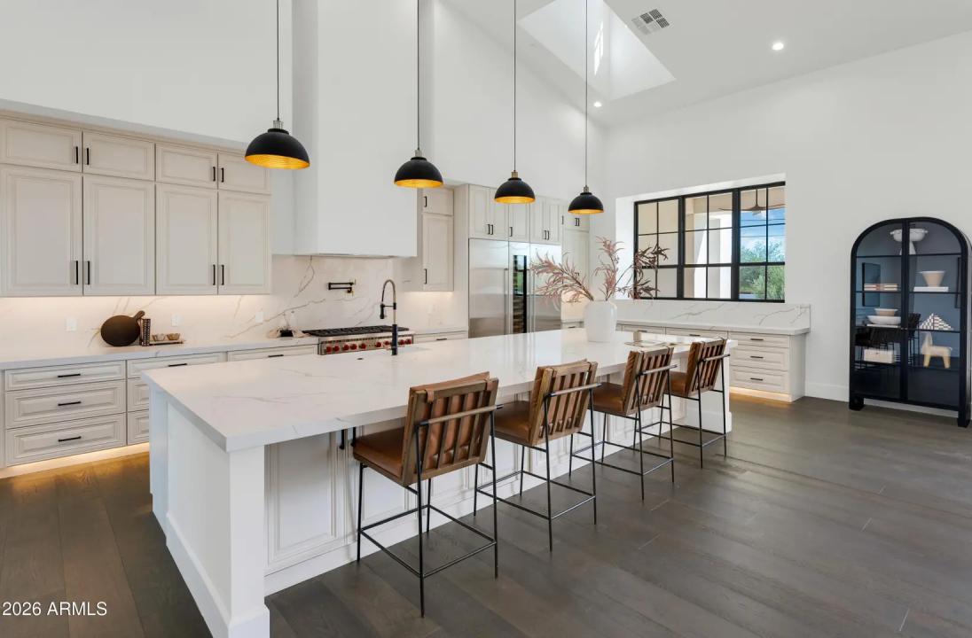 Real Estate Picture 14
