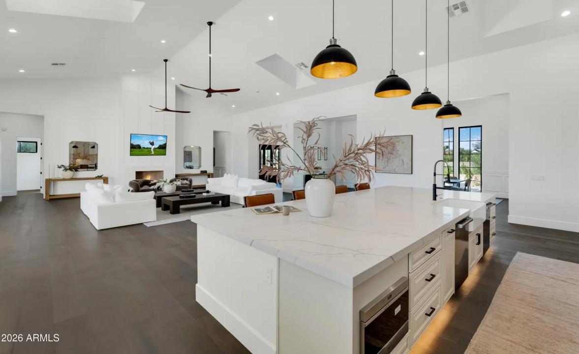 Real Estate Picture 16