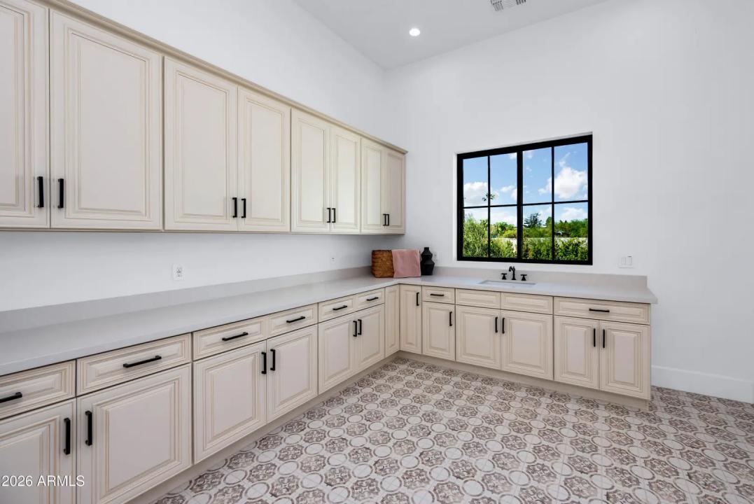 Real Estate Picture 42
