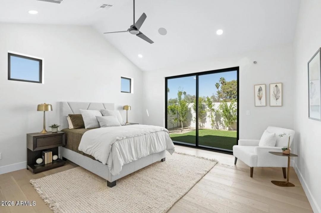 Real Estate Picture 16