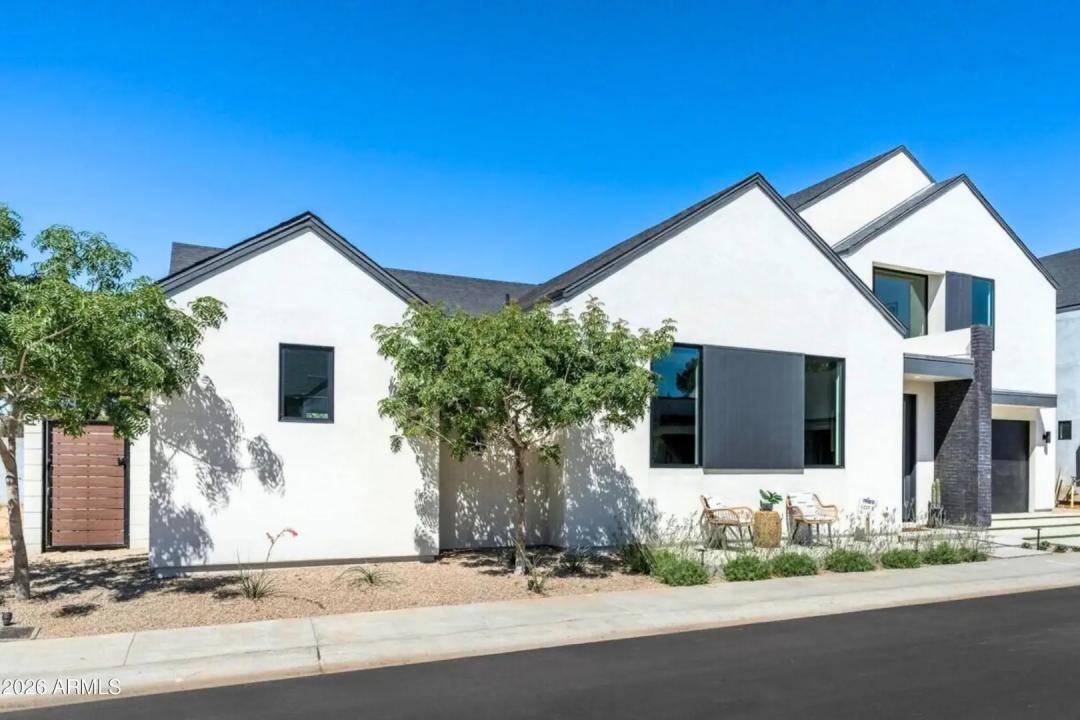 Real Estate Picture 4