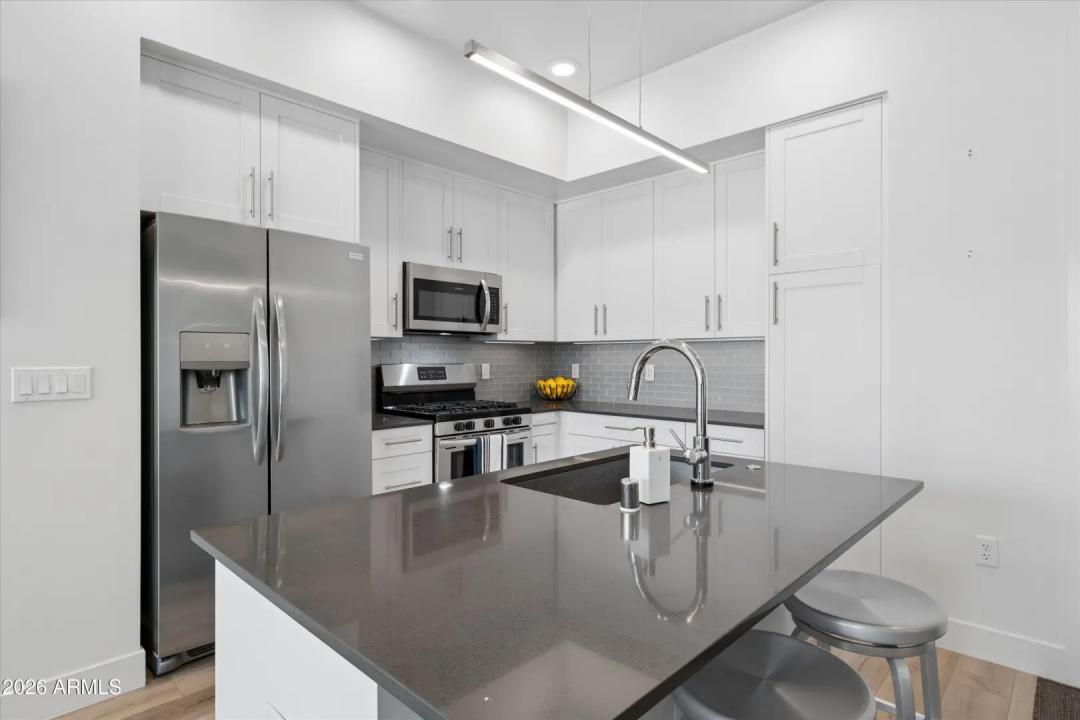 Real Estate Picture 3