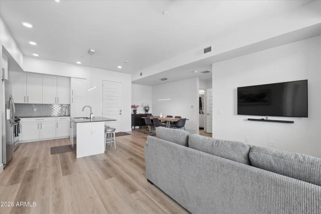 Real Estate Picture 4