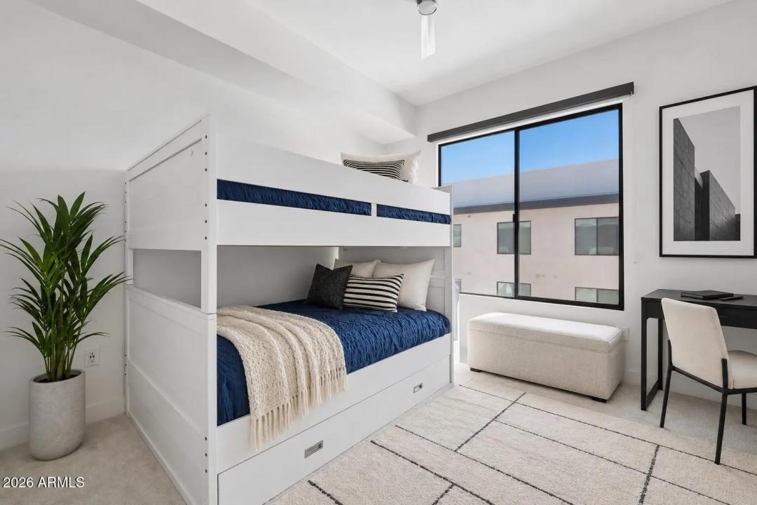 Real Estate Picture 12