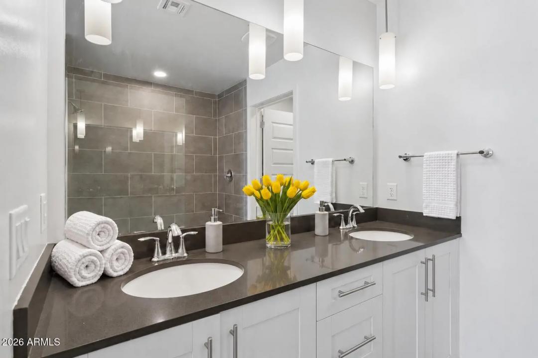 Real Estate Picture 9
