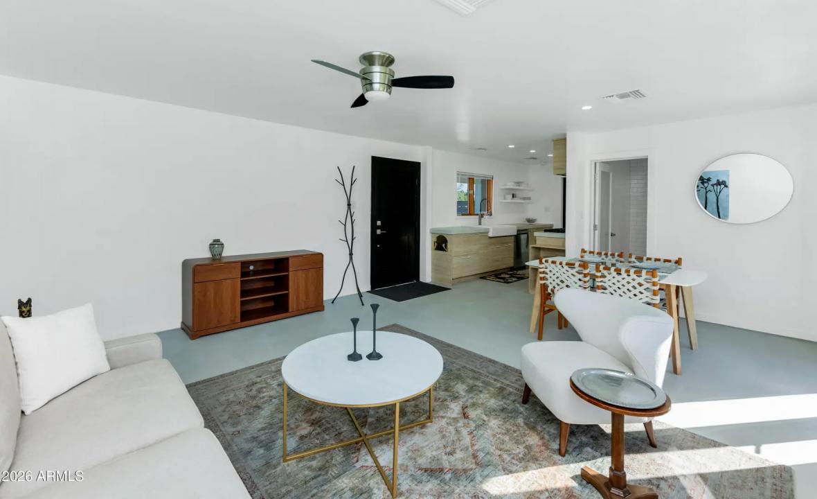 Real Estate Picture 4