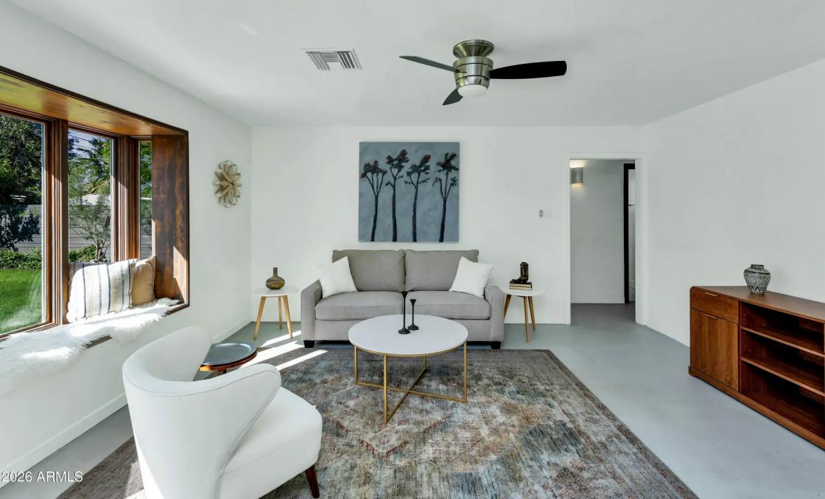 Real Estate Picture 7
