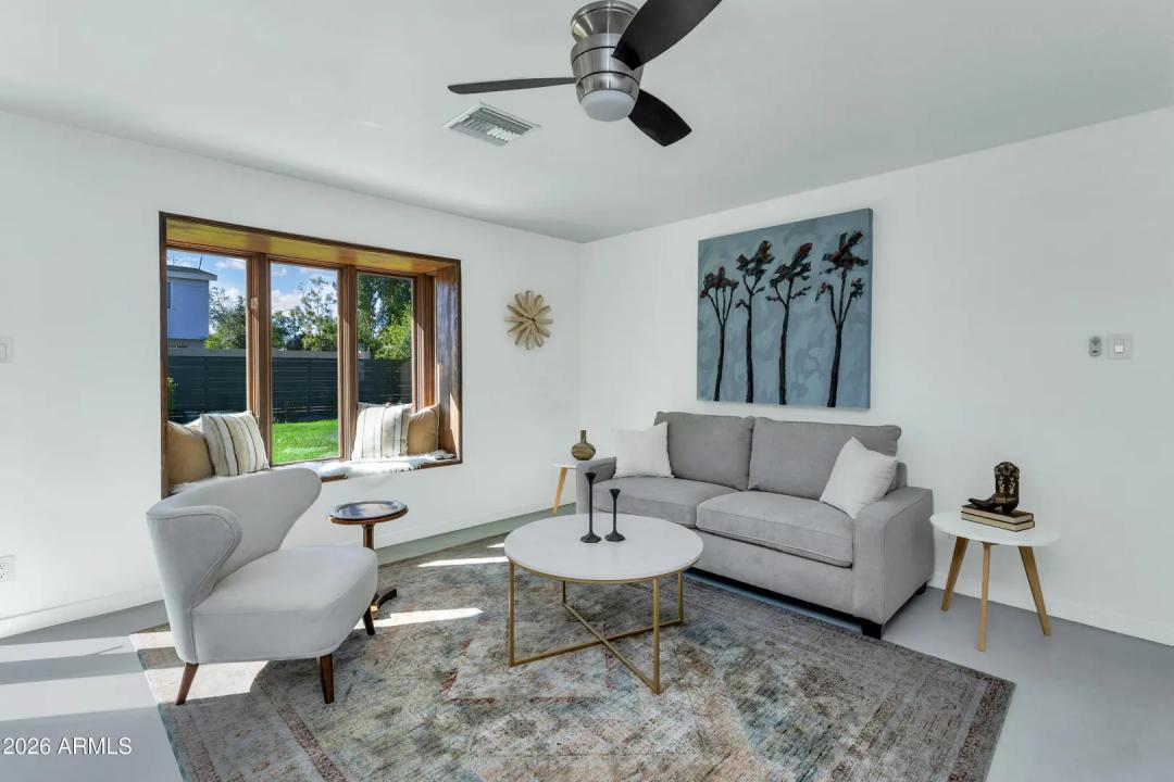 Real Estate Picture 8