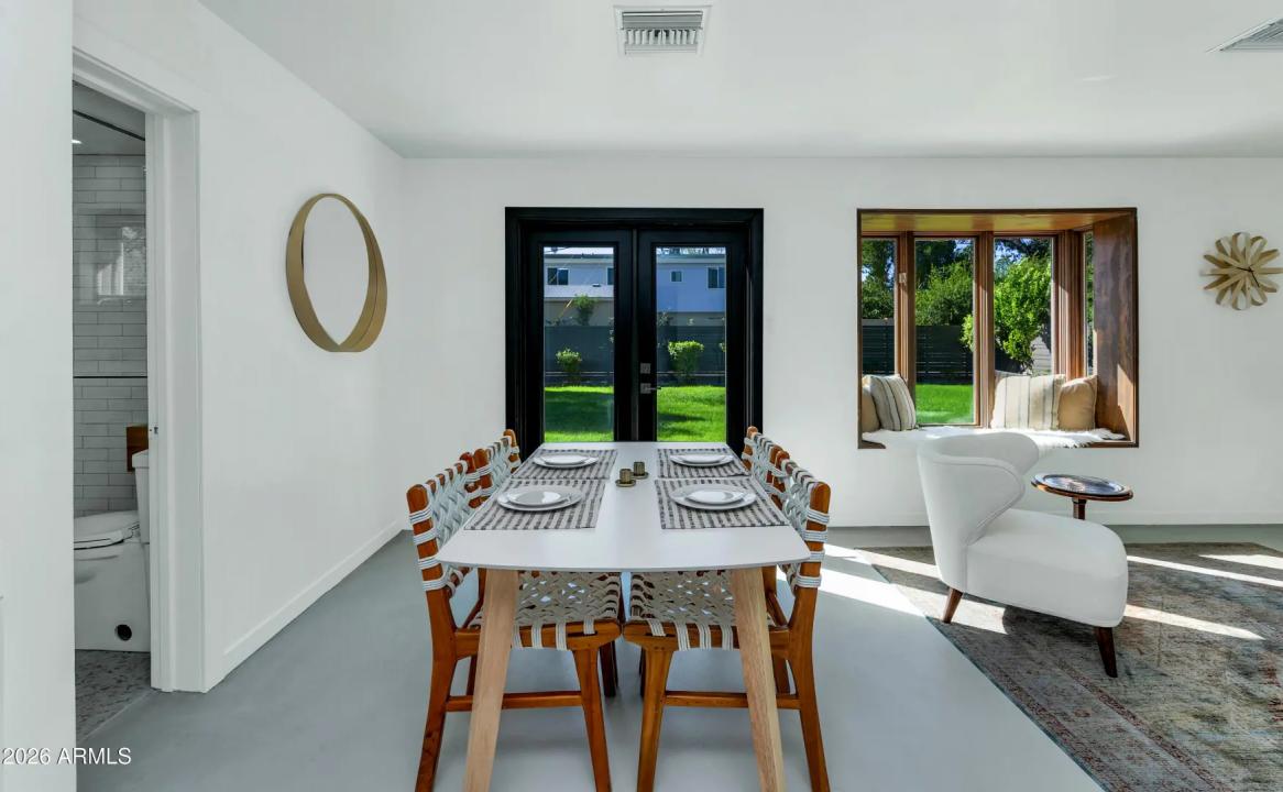 Real Estate Picture 9