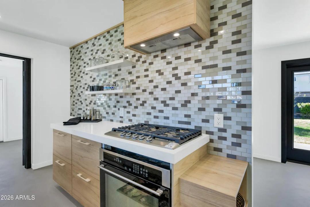 Real Estate Picture 10