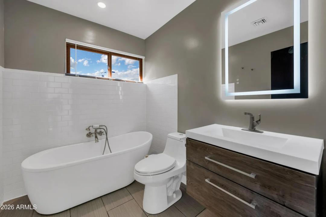 Real Estate Picture 15