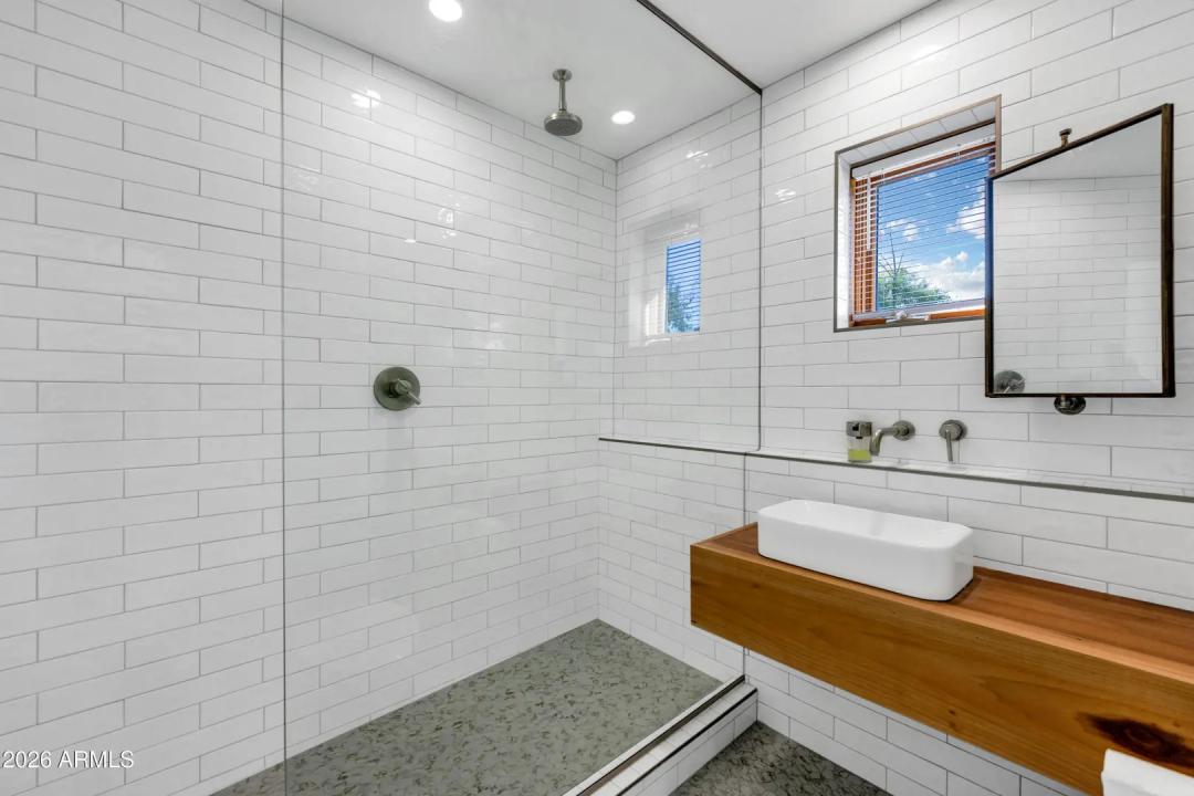 Real Estate Picture 23