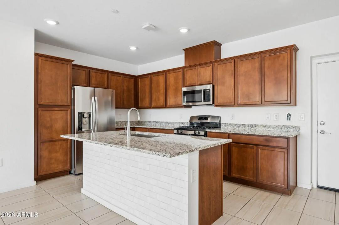 Real Estate Picture 7
