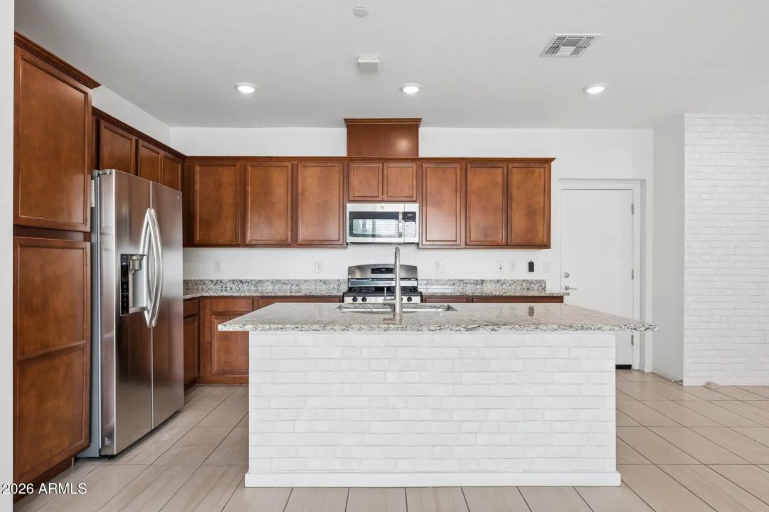 Real Estate Picture 8