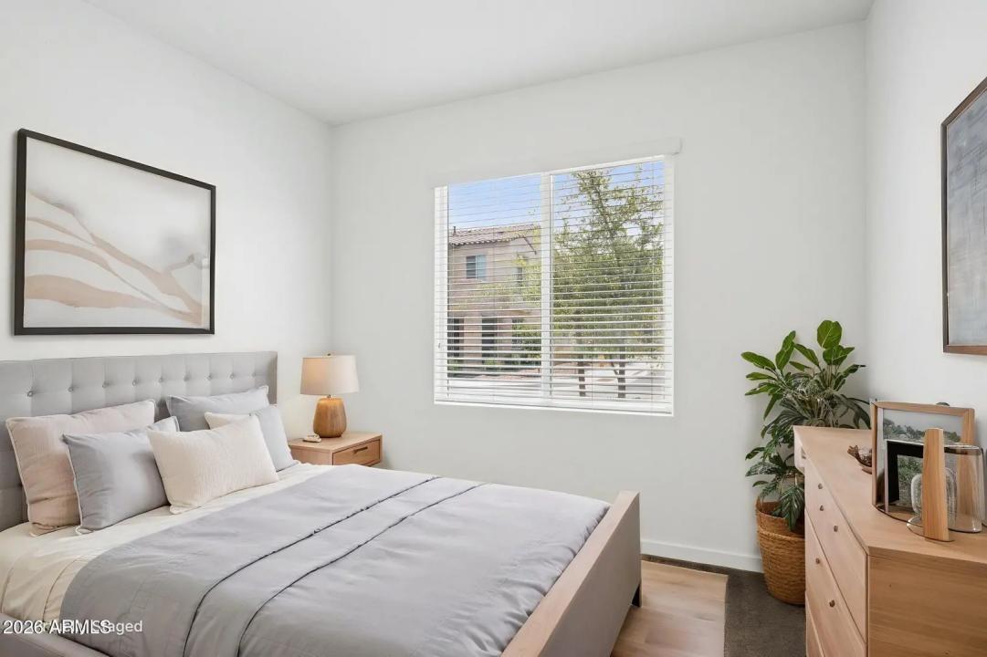 Real Estate Picture 16