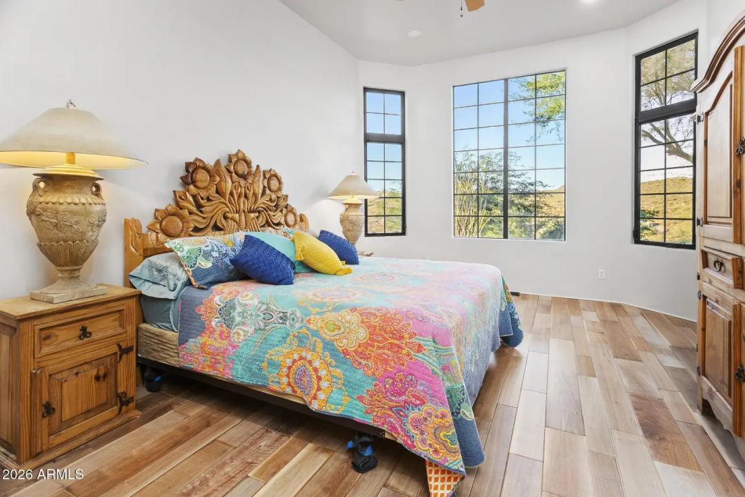 Real Estate Picture 10