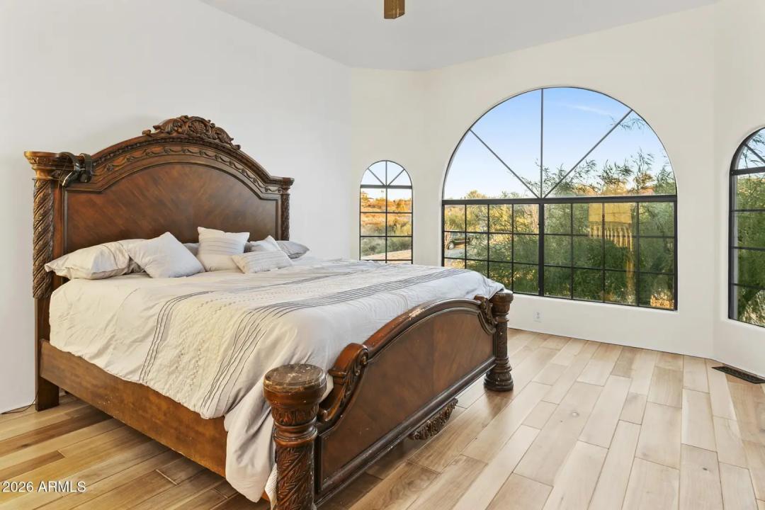Real Estate Picture 18