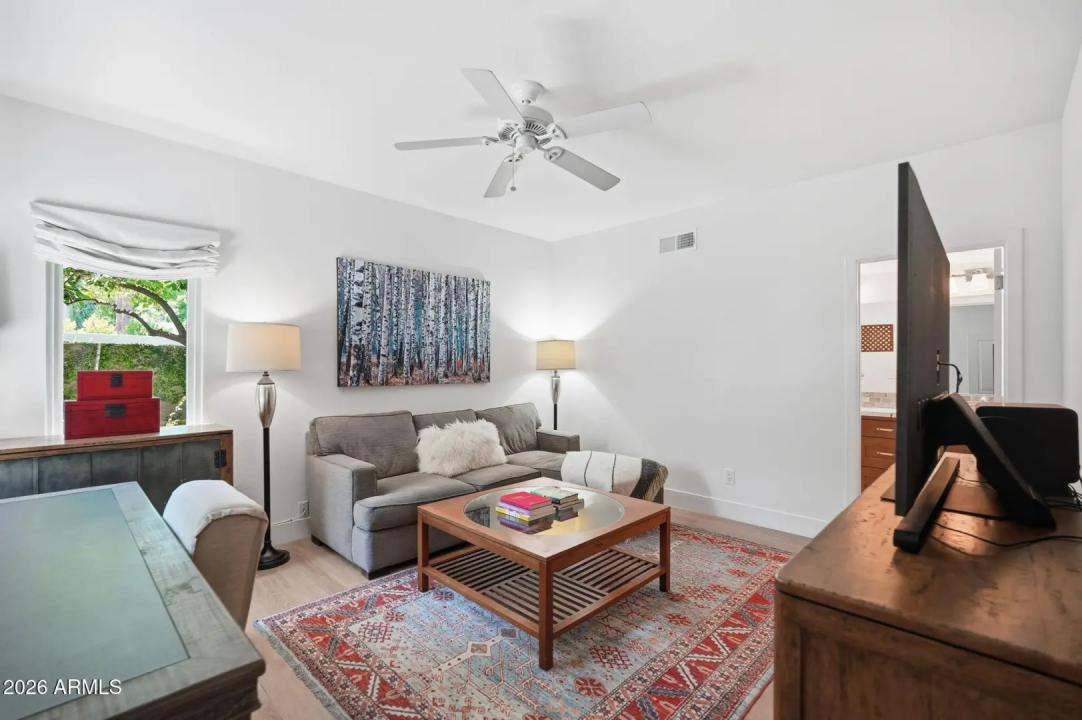 Real Estate Picture 18