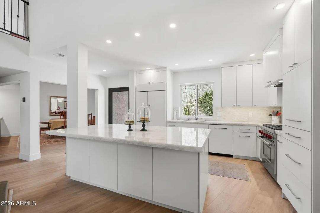 Real Estate Picture 9