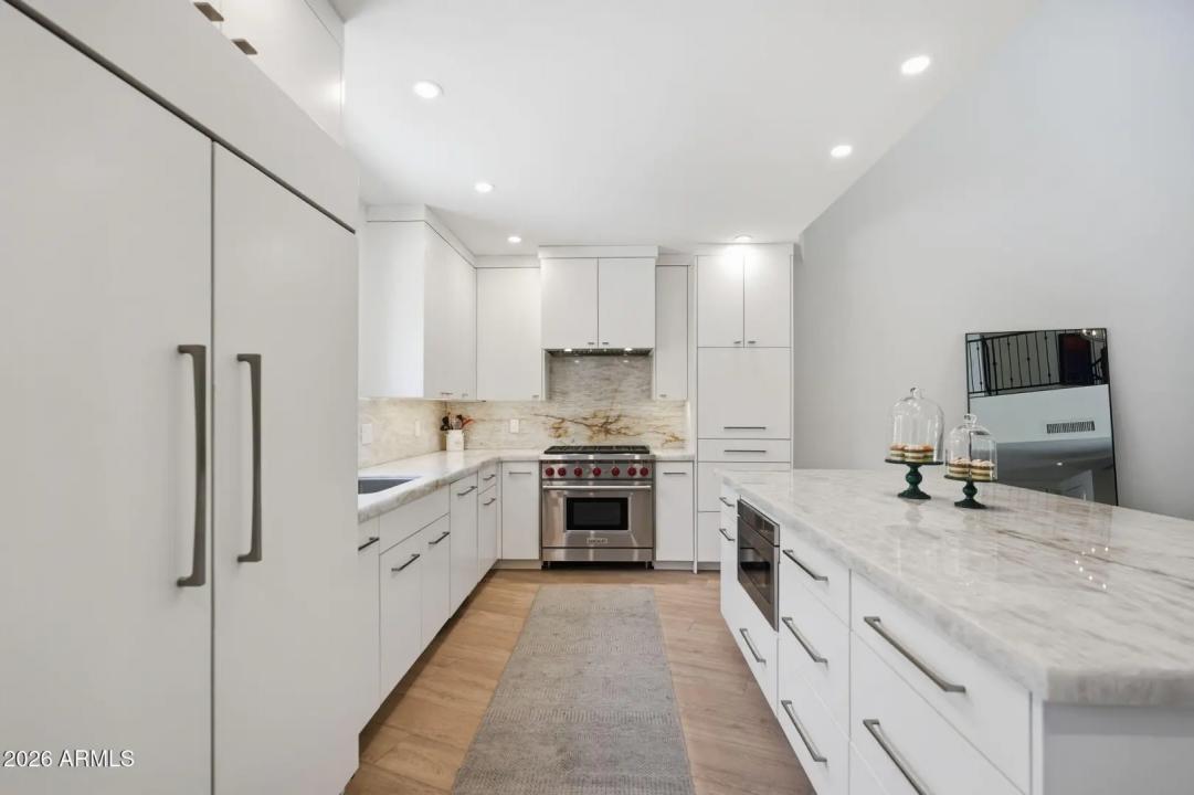 Real Estate Picture 11