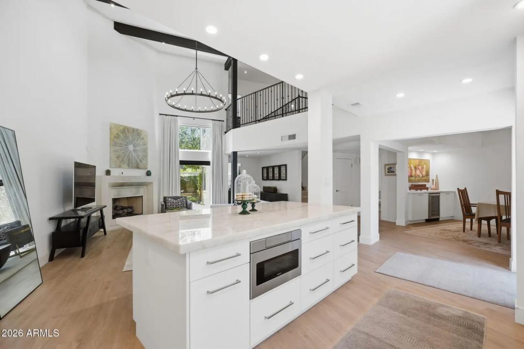 Real Estate Picture 4