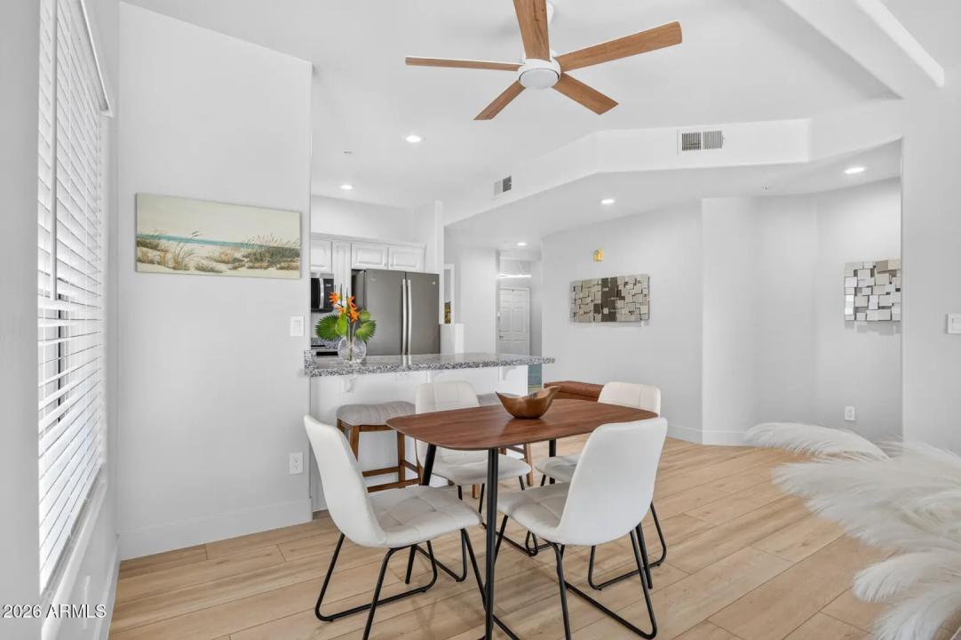 Real Estate Picture 14