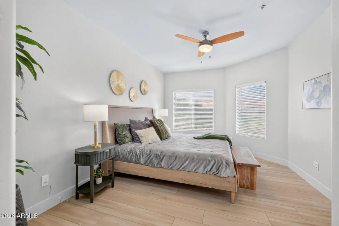 Real Estate Picture 24