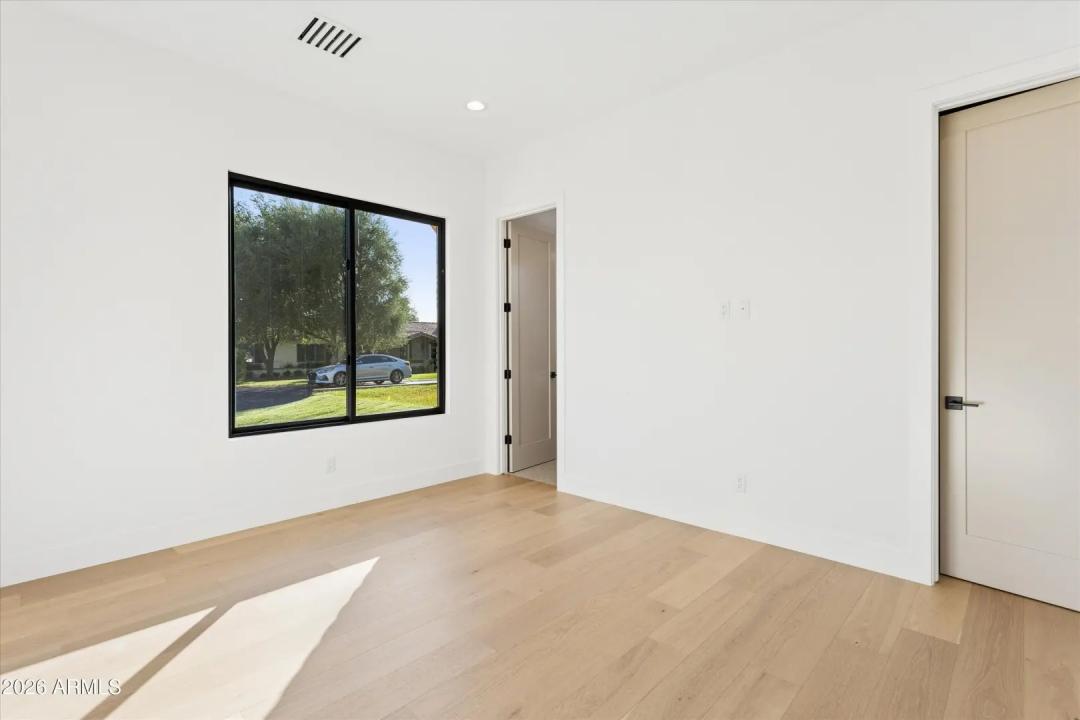 Real Estate Picture 33